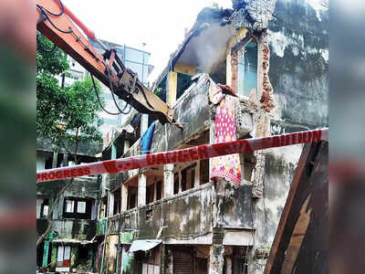 दिल्ली में मॉनसून से पहले 700 इमारतों को खतरनाक घोषित किया गया थाः अधिकारी