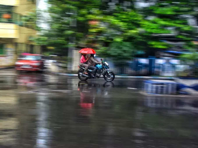 ধীরে ধীরে কমবে বৃষ্টি