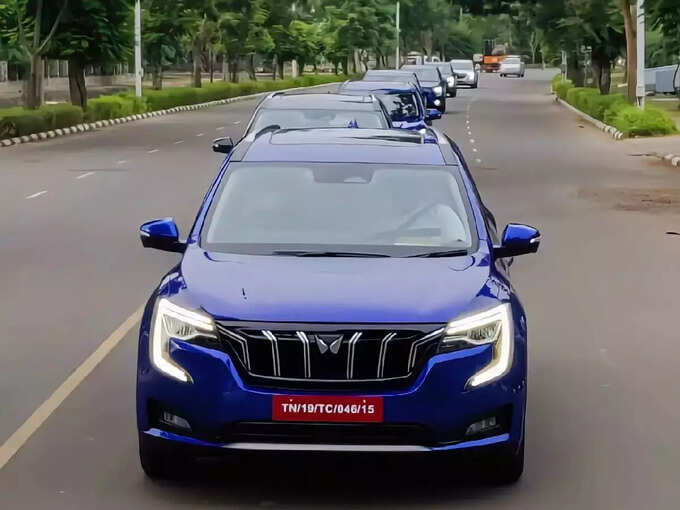 ​XUV700 डिझेल व्हेरिअंट्सची लिस्ट -