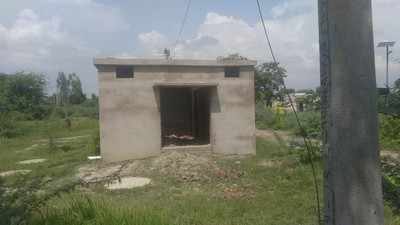 Hamirpur News: 16 करोड़ खर्च होने के बाद भी सामुदायिक शौचालय अधूरे, 19 सचिवों को नोटिस