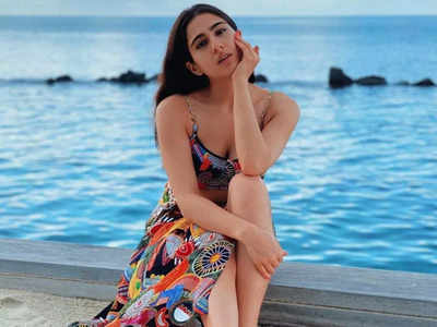 <strong>Sara Ali Khan :</strong> समुद्र किनारी पाठ-कंबर फ्लॉन्ट करताना सारा अली खानचे हॉट-बोल्ड लुकमधील फोटो झाले तुफान व्हायरल, ट्रान्सपरंट ड्रेसमधील साराला पाहून चाहते घायाळ! 