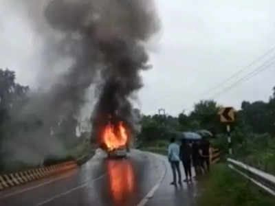 Jharkhand News: कार-बस की टक्कर के बाद लगी आग में 5 लोग जल गए जिंदा, रामगढ़-बोकारो हाइवे पर दर्दनाक हादसा