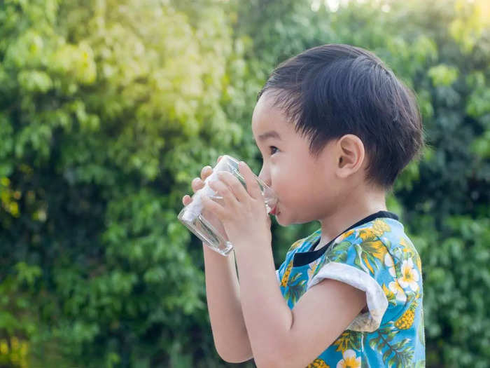 how to encourage child to drink more water