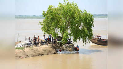 পানিহাটিতে ধস গঙ্গার পাড়ে