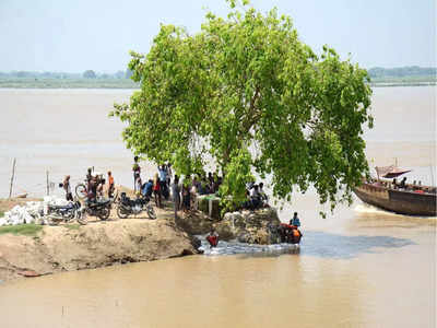 পানিহাটিতে ধস গঙ্গার পাড়ে