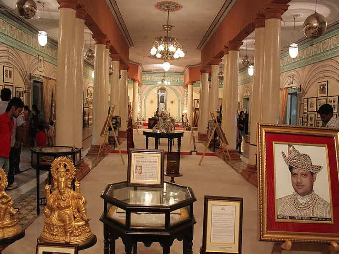 ग्वालियर में जय विलास पैलेस - Jai Vilas Palace in Gwalior in Hindi