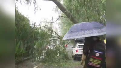 UP Rain: यूपी में आफत की बरसात, कई जिलों में मकान-दीवार गिरने से 12 मौतें, योगी ने अफसरों को दिए निर्देश