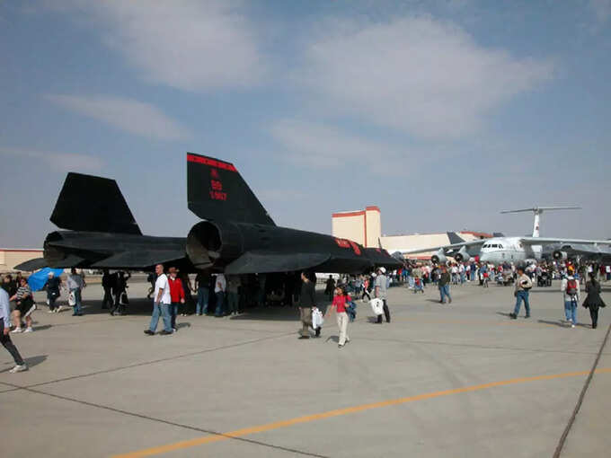 मार्वल फैन: एडवर्ड्स वायु सेना बेस - केर्न काउंटी, कैलिफ़ोर्निया - Marvel Fans: Edwards Air Force Base - Kern County, California