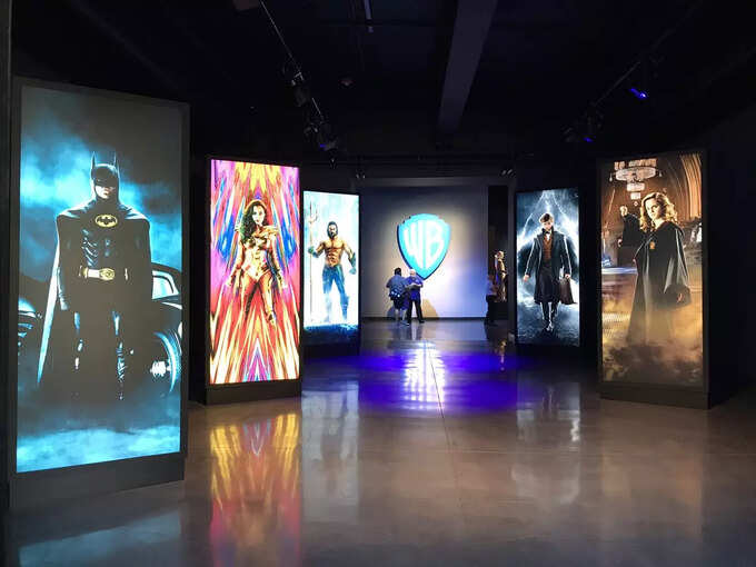 डीसी फैन: डीसी यूनिवर्स - एक्ज़िबिट, वार्नर ब्रदर्स स्टूडियो - DC Fans: DC Universe - The Exhibit, Warner Bros Studios