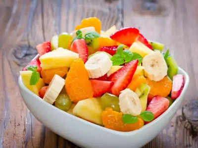 Fruit Diet Tips: फिट रहने के लिए कौन से फल, कब और कैसे खाएं, हेल्थ कोच ने बताया फल खाने का सही तरीका