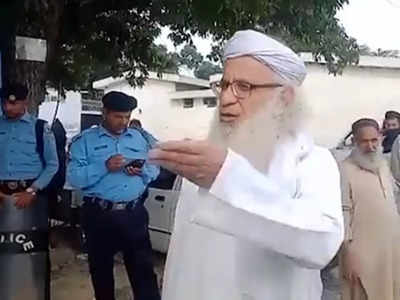 Sharia law in Pakistan: इस्लामाबाद में लागू होगा शरिया कानून? पुलिस के सामने AK-47 लिए पाकिस्तानी मौलाना का दावा