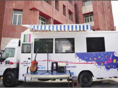 Delhi News: बच्चों तक खुद पहुंचेगी म्यूजिक बस, दिल्ली सरकार ने शुरू किया मोबाइल क्लासरूम