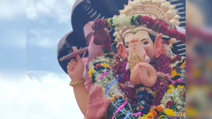 ganesh visarjan 2021 live update: पुढच्या वर्षी लवकर या! लालबागच्या राजाचे विसर्जन