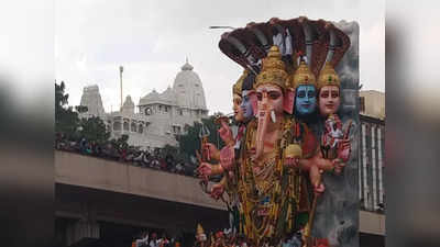 HYD: నిమజ్జనానాకి కదిలిన గణనాథులు, జోరువానలో.. కొనసాగుతున్న శోభా యాత్ర