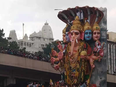 HYD: నిమజ్జనానాకి కదిలిన గణనాథులు, జోరువానలో.. కొనసాగుతున్న శోభా యాత్ర
