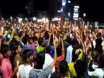 Bihar News: वैशाली में छात्रा हत्याकांड की गूंज दिल्ली में, बिहार भवन के सामने प्लुरल्स पार्टी ने किया प्रदर्शन