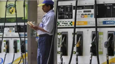 Petrol Diesel Price: महंगे हो सकते हैं पेट्रोल-डीजल, लगातार चौथे सप्ताह रही कच्चे तेल में तेजी