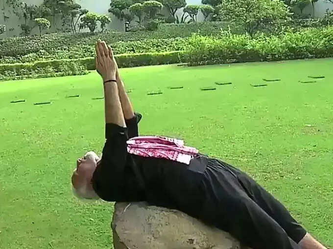 मोदी करतात दररोज योग