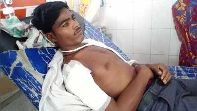 UP के ललितपुर में वैक्सीनेशन के दौरान बड़ी लापरवाही, युवक के हाथ में टूटी निडिल, हालत बिगड़ी