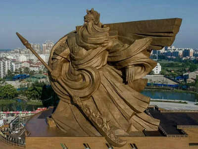 अजब-गजब: चीनी योद्धा की मूर्ति बनाने में लगे 200 करोड़, अब हटाने में लगेंगे 150 करोड़