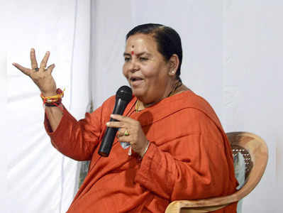 Uma Bharti: ಅಧಿಕಾರಿಗಳು ಇರುವುದೇ ನಮ್ಮ ಚಪ್ಪಲಿ ಎತ್ತಲು: ಬಿಜೆಪಿ ನಾಯಕಿ ಉಮಾ ಭಾರತಿ ವಿವಾದ