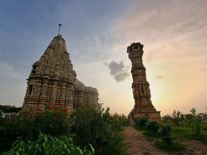 चित्तौड़गढ़ में कीर्ति स्तम्भ - Kirti Stambh in Chittorgarh In Hindi
