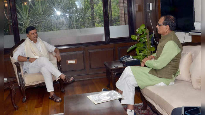 MP Big News Live : दिल्ली में केंद्रीय उर्जा मंत्री से मिले शिवराज, एमपी के मुद्दे पर की बात