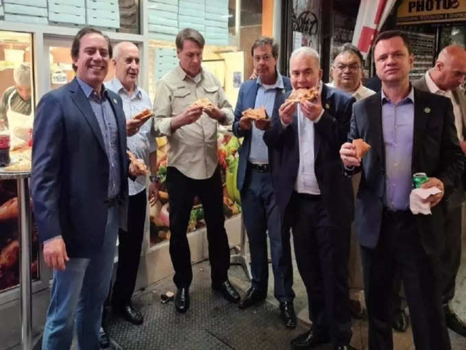 brazil president jair bolsonaro eats pizza