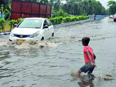 স্মার্ট শহরও কেন জলমগ্ন, ক্ষুদ্ধ নবান্ন