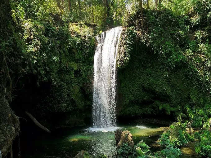 जिम कॉर्बेट में कॉर्बेट वॉटरफॉल - Corbett Waterfall in Jim Corbett in Hindi