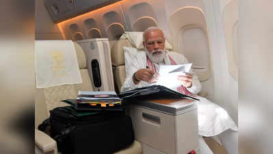 Narendra Modi: विमान प्रवासातही काम सुटेना, पंतप्रधान मोदींनी शेअर केला फोटो