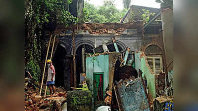 বাড়িওয়ালা-ভাড়াটিয়ার লড়াইয়ে বিপজ্জনক প্রাচীন বাড়ি