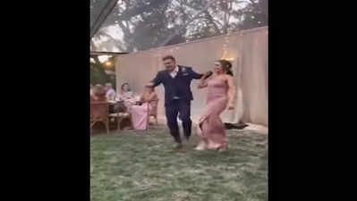 Viral Video: ಭರ್ಜರಿ ಡಾನ್ಸ್ ಮೂಲಕ ವಧು ವರರ ಎಂಟ್ರಿ : ಆ ನಂತರ ಆದದ್ದೇ ಬೇರೆ!