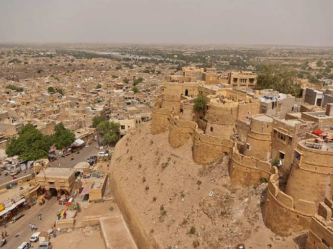 सबसे बड़ा रेगिस्तान में रहने वाला किला - ​Largest desert living forts in Hindi