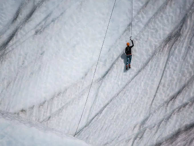 बर्फ पर चढ़ना - Ice Climbing in Hindi