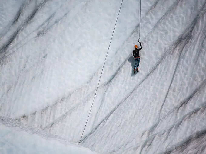 बर्फ पर चढ़ना - Ice Climbing in Hindi