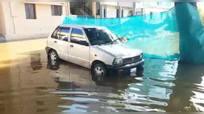 ஒருநாள் மழைக்கே தாங்காத ஸ்மார்ட் சிட்டி… சாலைகளில் குளம்போல் தேங்கிய நீரால் மக்கள் அவதி!