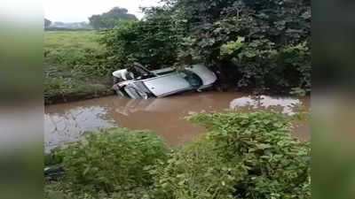 Indore News: पुलिया से टकराकर पलटी और उसके अंदर जा घुसी कार, तीन लोगों की ऑन द स्पॉट मौत