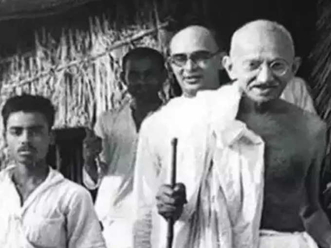 जब गांधी ने तय किया कि अब सिर्फ एक कपड़ा पहनेंगे