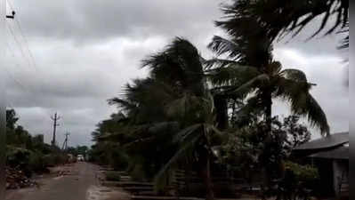 cyclone gulab : गुलाब चक्रीवादळाचा तडाखा; ओडिशा आणि आंध्रच्या किनारपट्टीला धडकले, २ मच्छिमारांचा मृत्यू