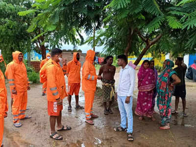 Cyclone Gulab: कमजोर पड़ा चक्रवाती तूफान गुलाब, आंध्र में दो मछुआरों की मौत, आज और कल मुंबई पर दिखेगा असर