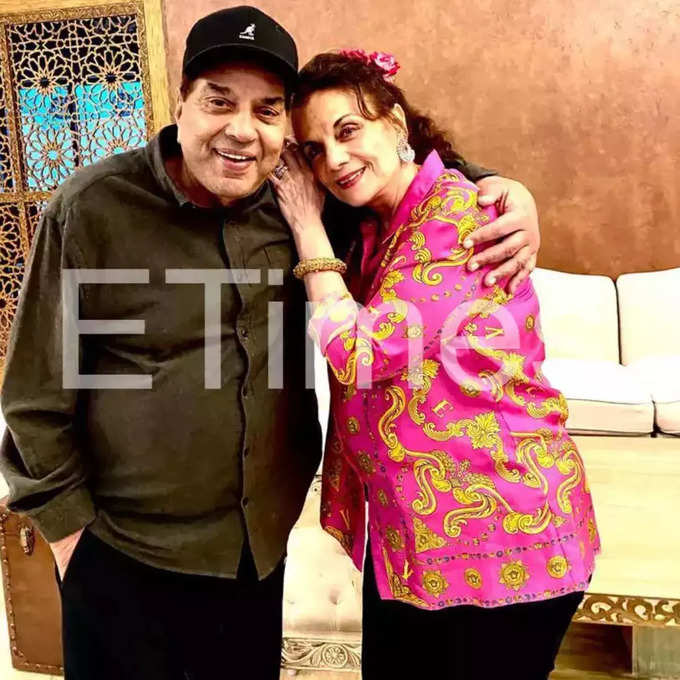 mumtaz meets dharmendra