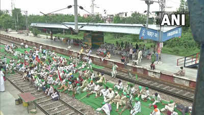Farmers Protest: किसान आंदोलन की वजह से बहुत सी ट्रेन रद्द, देखिए पूरी लिस्ट
