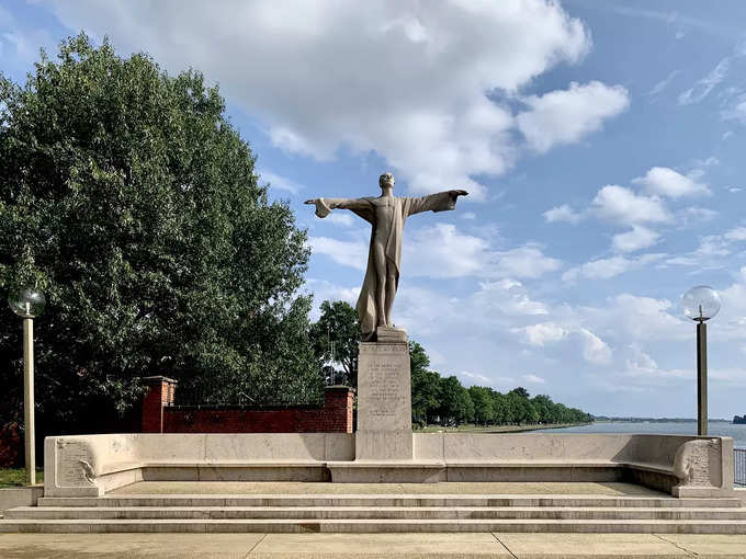 टाइटैनिक मेमोरियल, वाशिंगटन - Titanic Memorial, Washington in Hindi