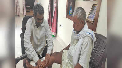Ranchi News: पिता का पैर दबाते शिक्षामंत्री जगरनाथ महतो ने शेयर की फोटो, यूजर्स बोले- मोदोजी मत बनिए, जो काम मिला वो कीजिए