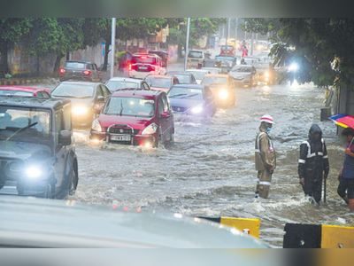 కుమ్మేస్తున్న భారీవర్షాలు..  చిగురుటాకులా వణికిపోయిన హైదరాబాద్, జిల్లాల్లోనూ అదే పరిస్థితి