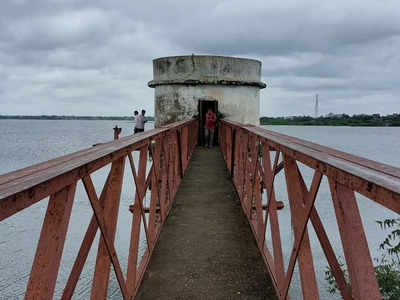 सोलापूरमध्ये चिंतेचं वातावरण; हिप्परगातून कोणत्याही क्षणी पाणी सोडले जाणार