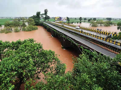 rainfall in kolhapur: पंचगंगा नदीच्या पाणी पातळीत वाढ; इचलकरंजी बंधारा पाण्याखाली