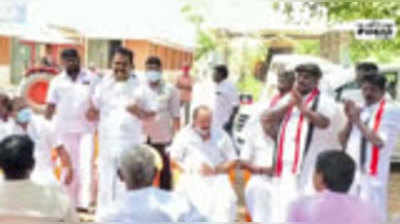 உள்ளாட்சி தேர்தல் : அதிமுக,அமமுக இணைந்து வாக்கு சேகரிப்பு!