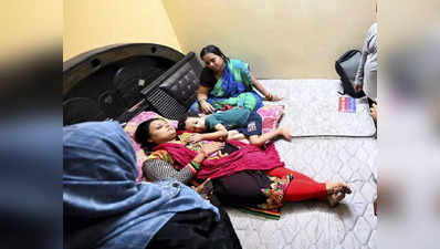 Manish Gupta Murder Case:  यूपीत व्यापाऱ्यांमध्ये असंतोष; योगींनी घेतली पीडित कुटुंबाची भेट